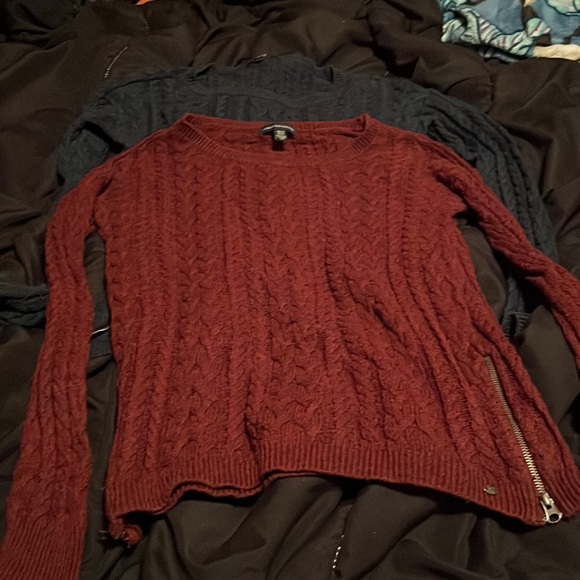 American Eagle XS Sweater bundle! - Picture 1 of 3